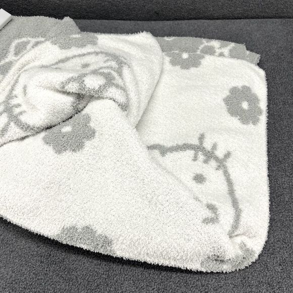 HELLO KITTY Blanket Gray & White Super Soft Throw Blanket 50" X 60" New - Picture 10 of 14